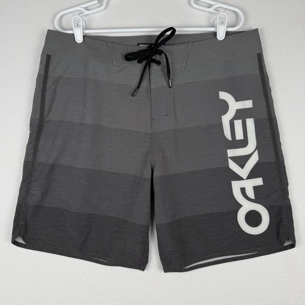 Oakley Hydrolix Board Shorts Mens 34 Grey Colorblock Performance Swim Trunks